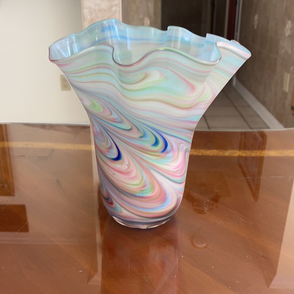 Vintage Hand Blown Glass Vase NWOT - Picture 2 of 7